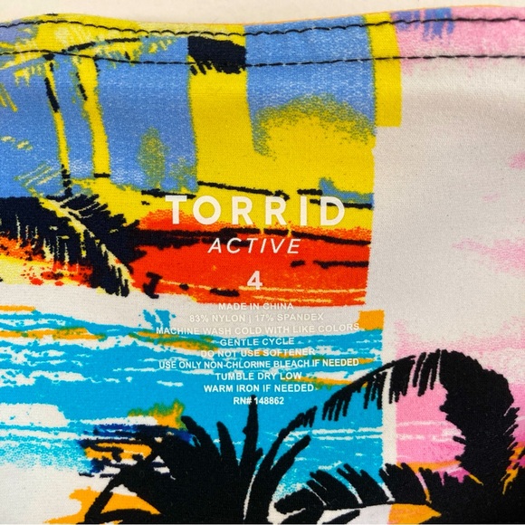 Torrid Active set sports bra and capri leggings Palm Tree Paradise - Picture 11 of 13
